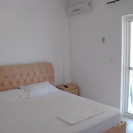 Hotel Mikela Ксамил Екстериор снимка
