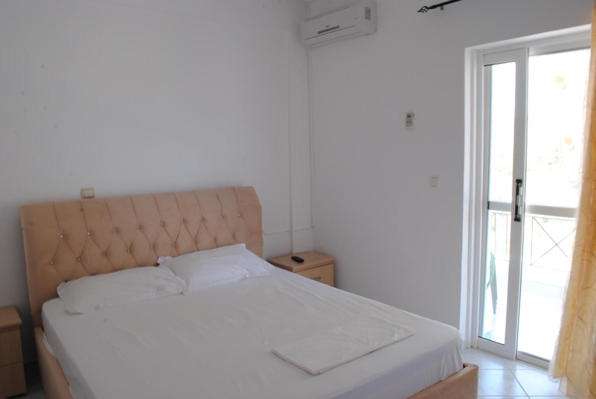 Hotel Mikela Ксамил Екстериор снимка