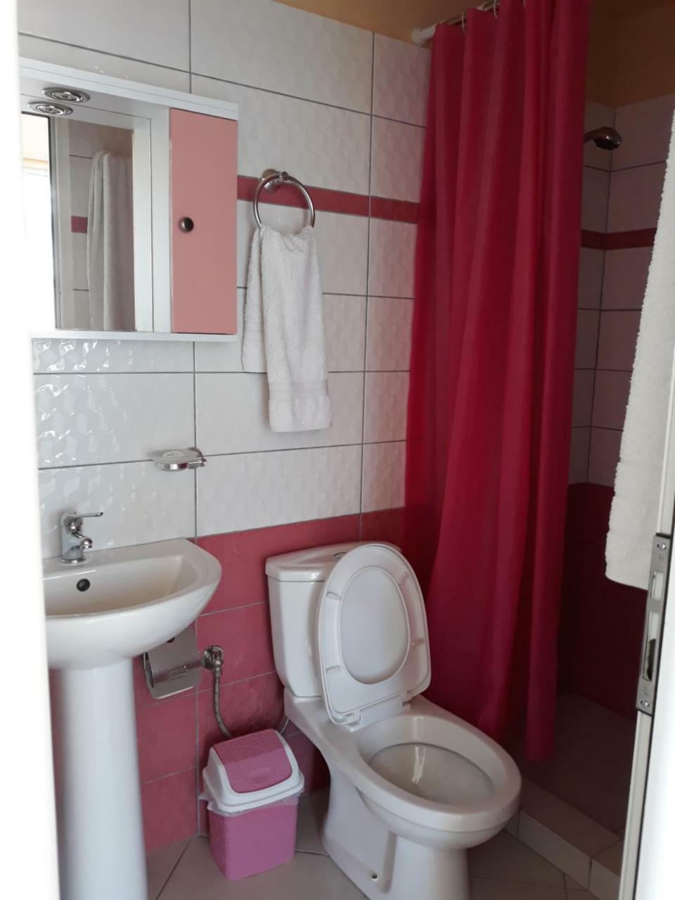 Hotel Mikela Ксамил Екстериор снимка
